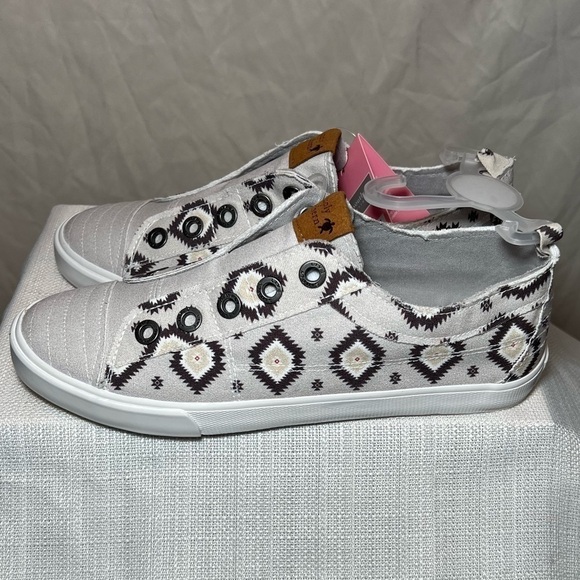 Simply Southern Slip-On Sneakers/Tennis Shoes - Size 7 - Gray/Brown Tribal - NWT - Picture 6 of 6